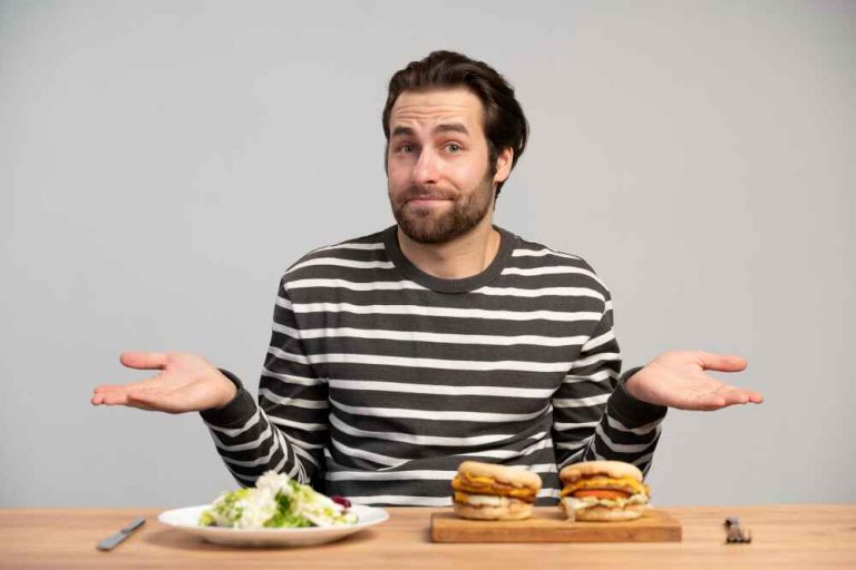 5 Weird Eating Habits of a Narcissist